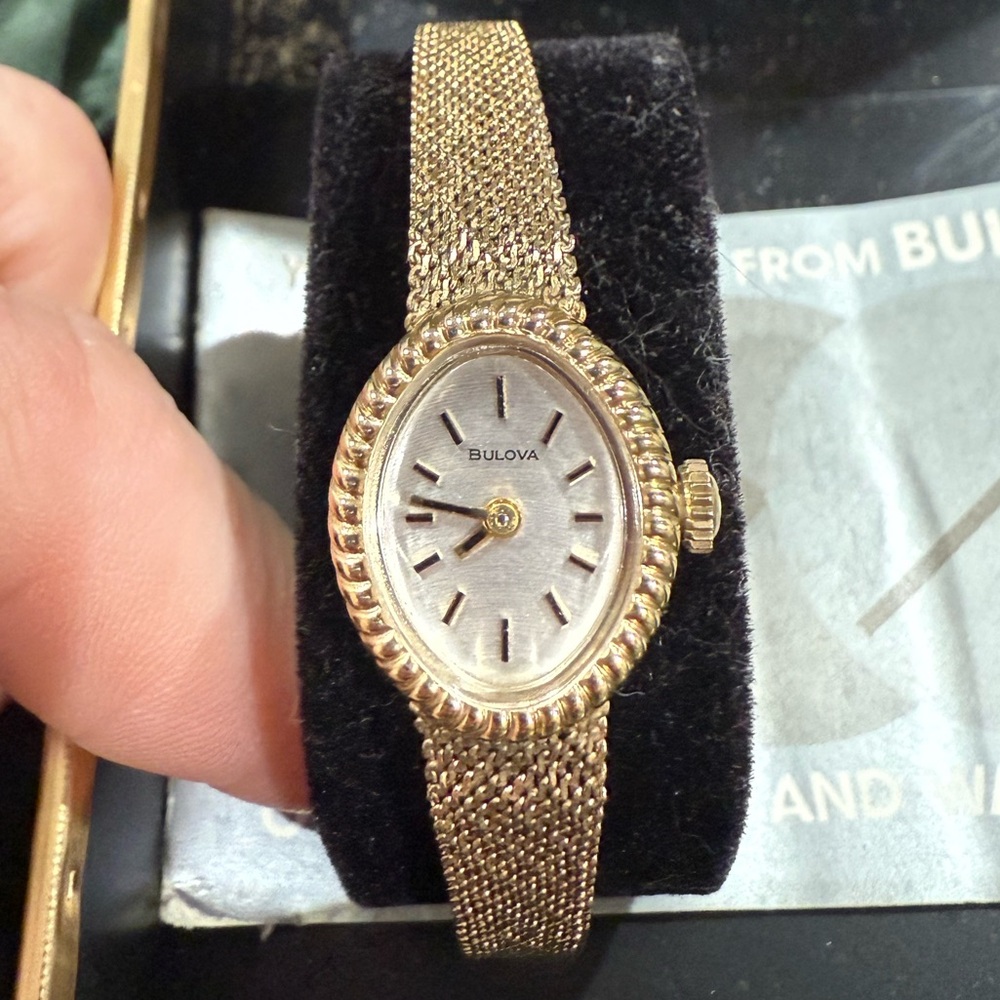 Vintage 80’s Bulova 10K Gold Filled Bracelet Watch in Original Box - Picture 12 of 16